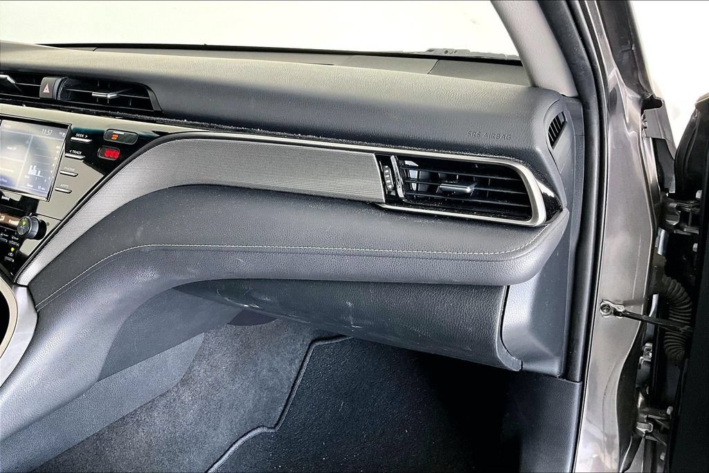 Used 2020 Toyota Camry SE FWD image 18