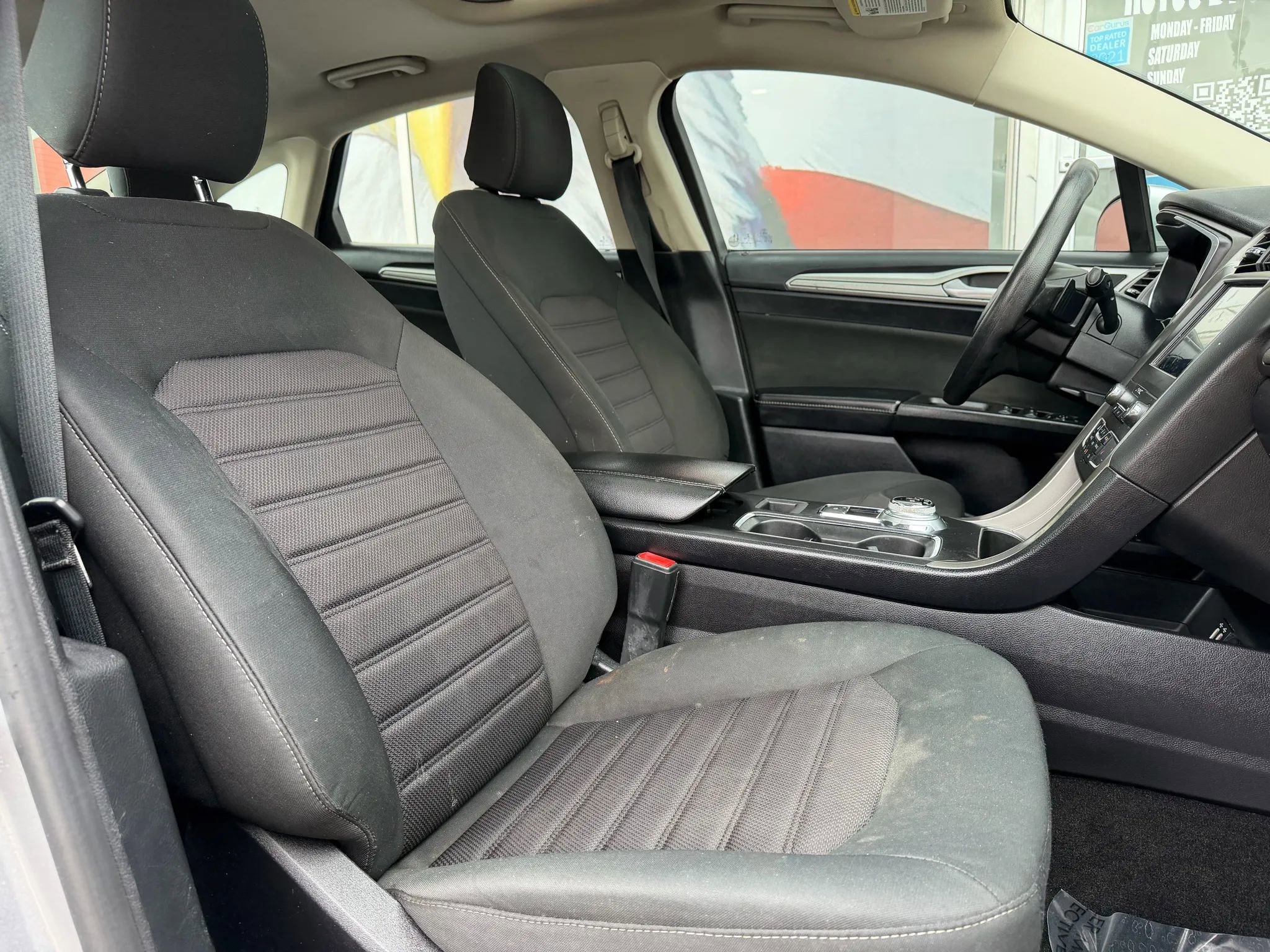 Used 2020 Ford Fusion SE image 12