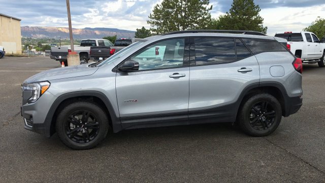 Used 2024 GMC Terrain AT4 w/ Tech Package AWD/4WD image 6