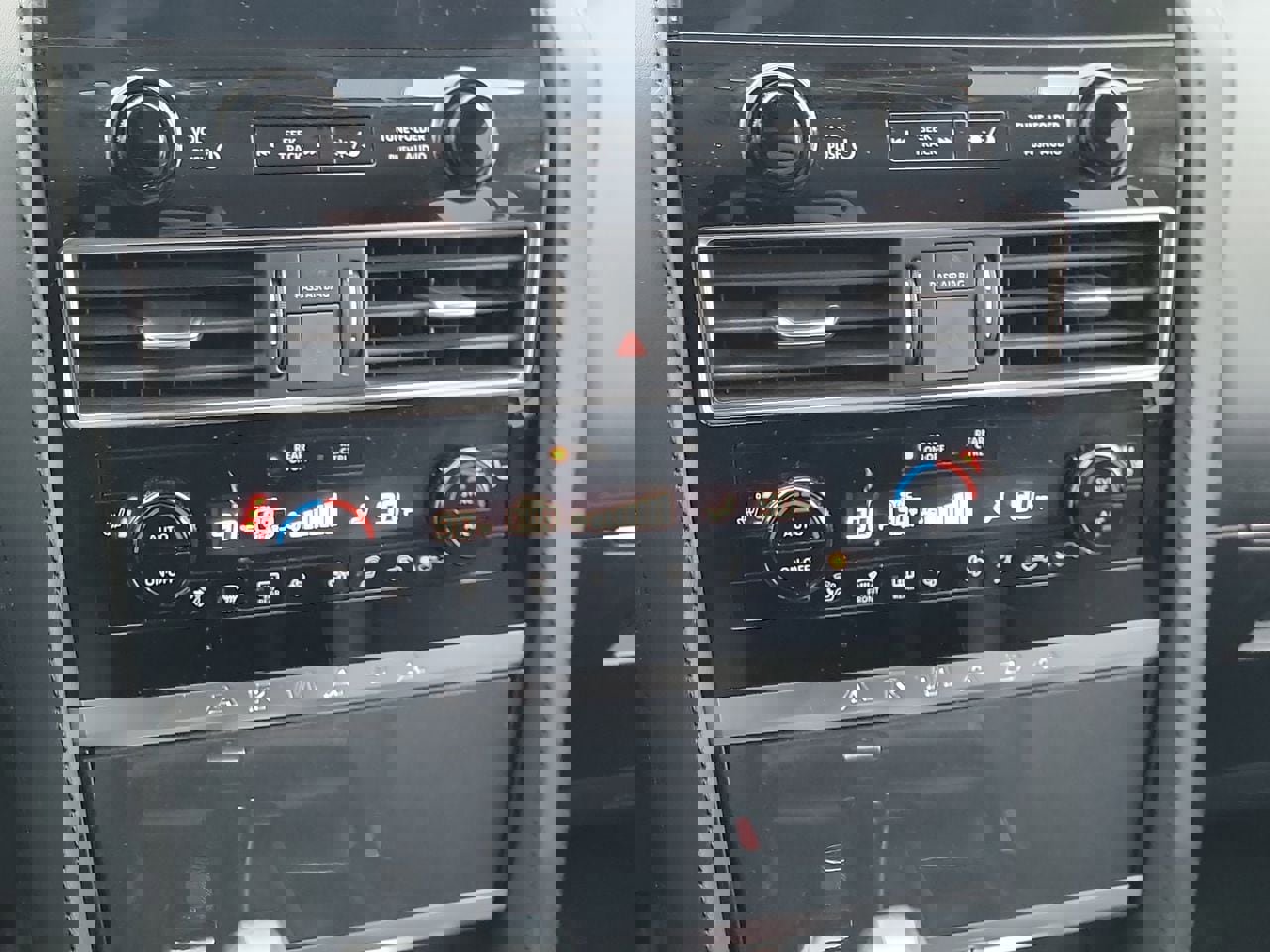 Used 2023 Nissan Armada SV image 18