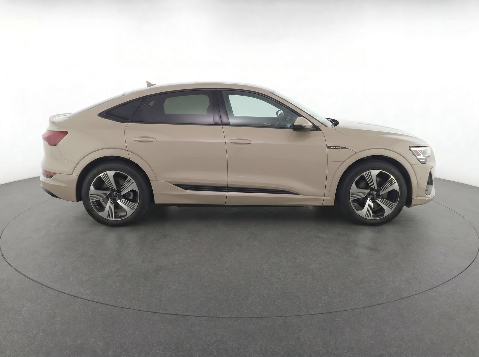 Used 2021 Audi e-tron Prestige w/ Prestige Package AWD/4WD image 2