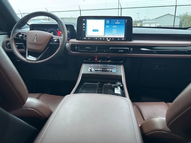 Certified 2025 Lincoln Aviator Reserve w/ Equipment Group 201A image 10