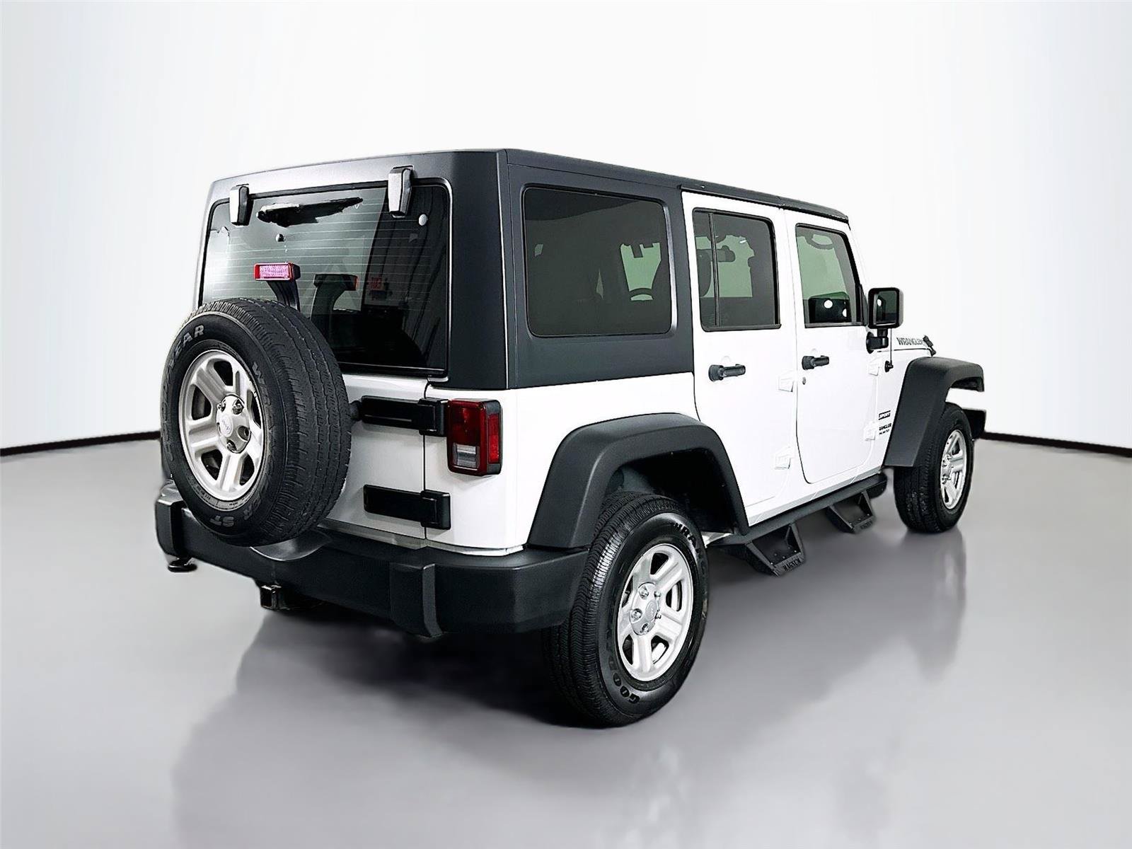 Used 2017 Jeep Wrangler Unlimited Sport w/ Max Tow Package AWD/4WD image 12