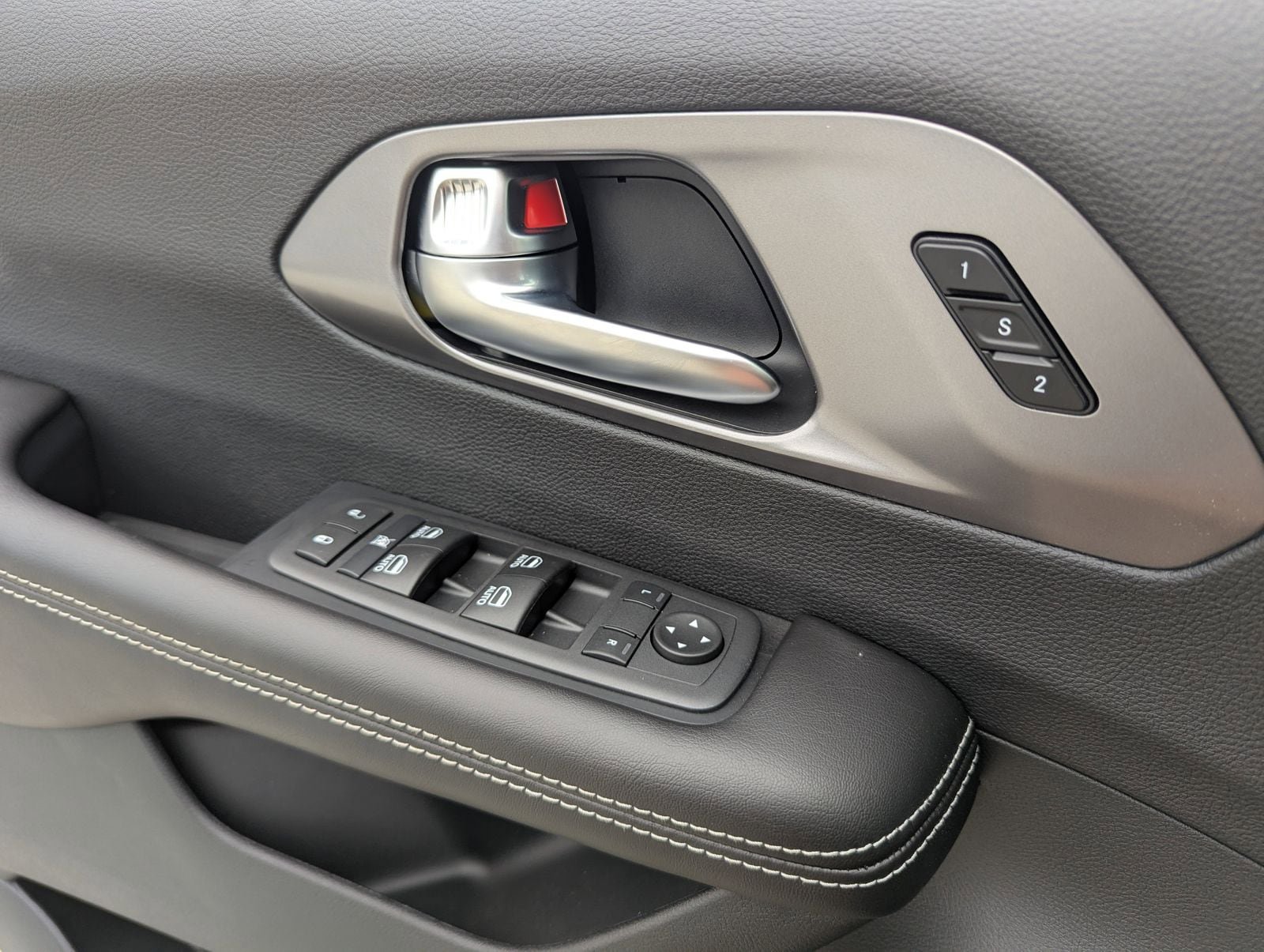 New 2026 Chrysler Pacifica Select image 15