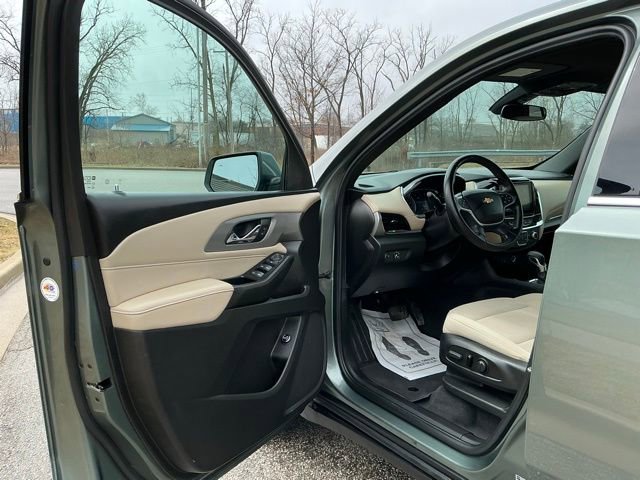 Used 2023 Chevrolet Traverse LT image 15