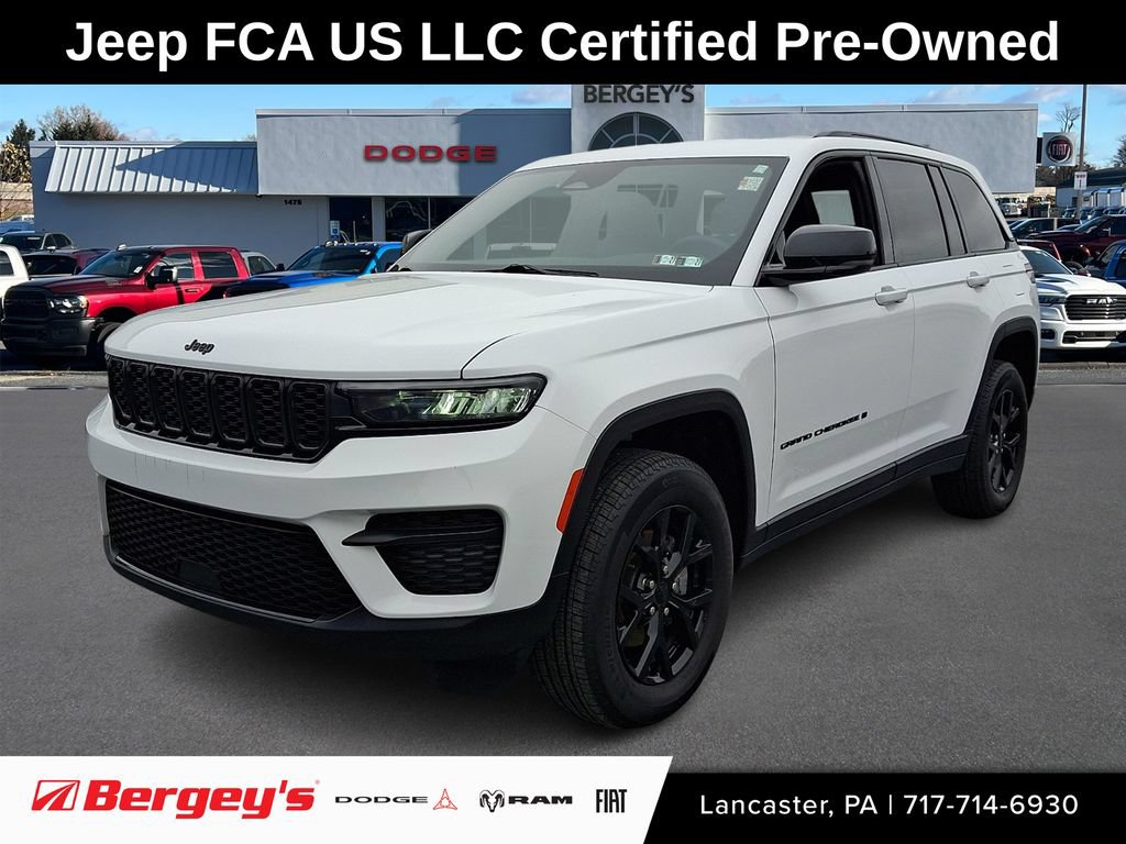 Used 2025 Jeep Grand Cherokee Altitude AWD/4WD image 1
