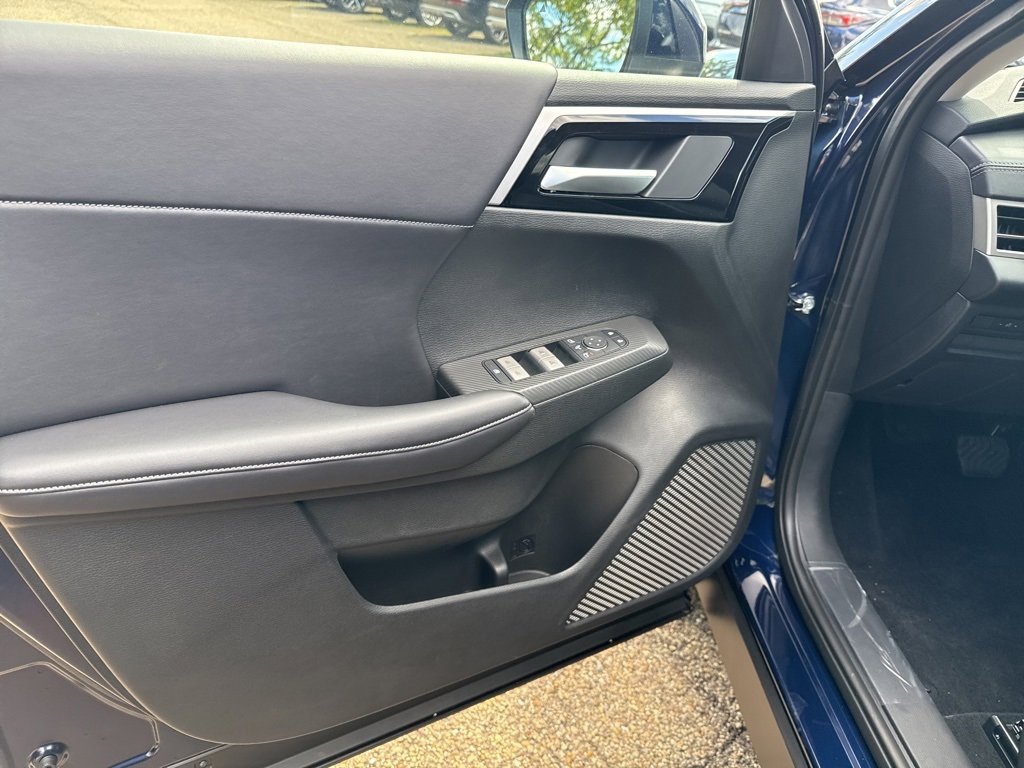New 2025 Mitsubishi Outlander SE image 24