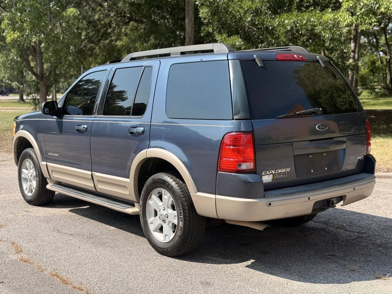 Used 2005 Ford Explorer Eddie Bauer RWD image 3