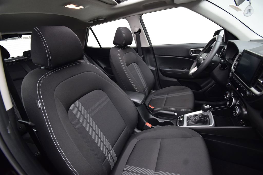 Used 2025 Hyundai Venue SEL image 21