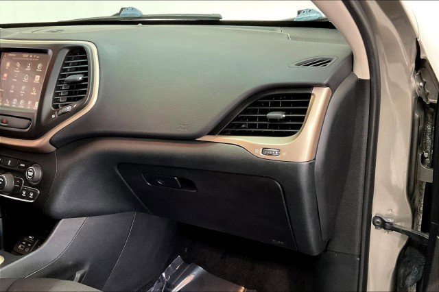 Used 2017 Jeep Cherokee Latitude image 16