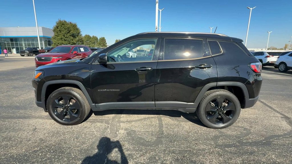 Used 2021 Jeep Compass Latitude w/ Sun and Sound Group AWD/4WD image 5