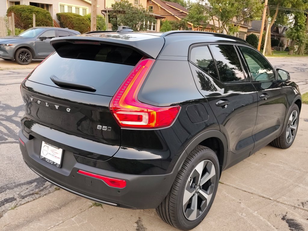 New 2026 Volvo XC40 B5 Plus w/ Protection Package Premier AWD/4WD image 10