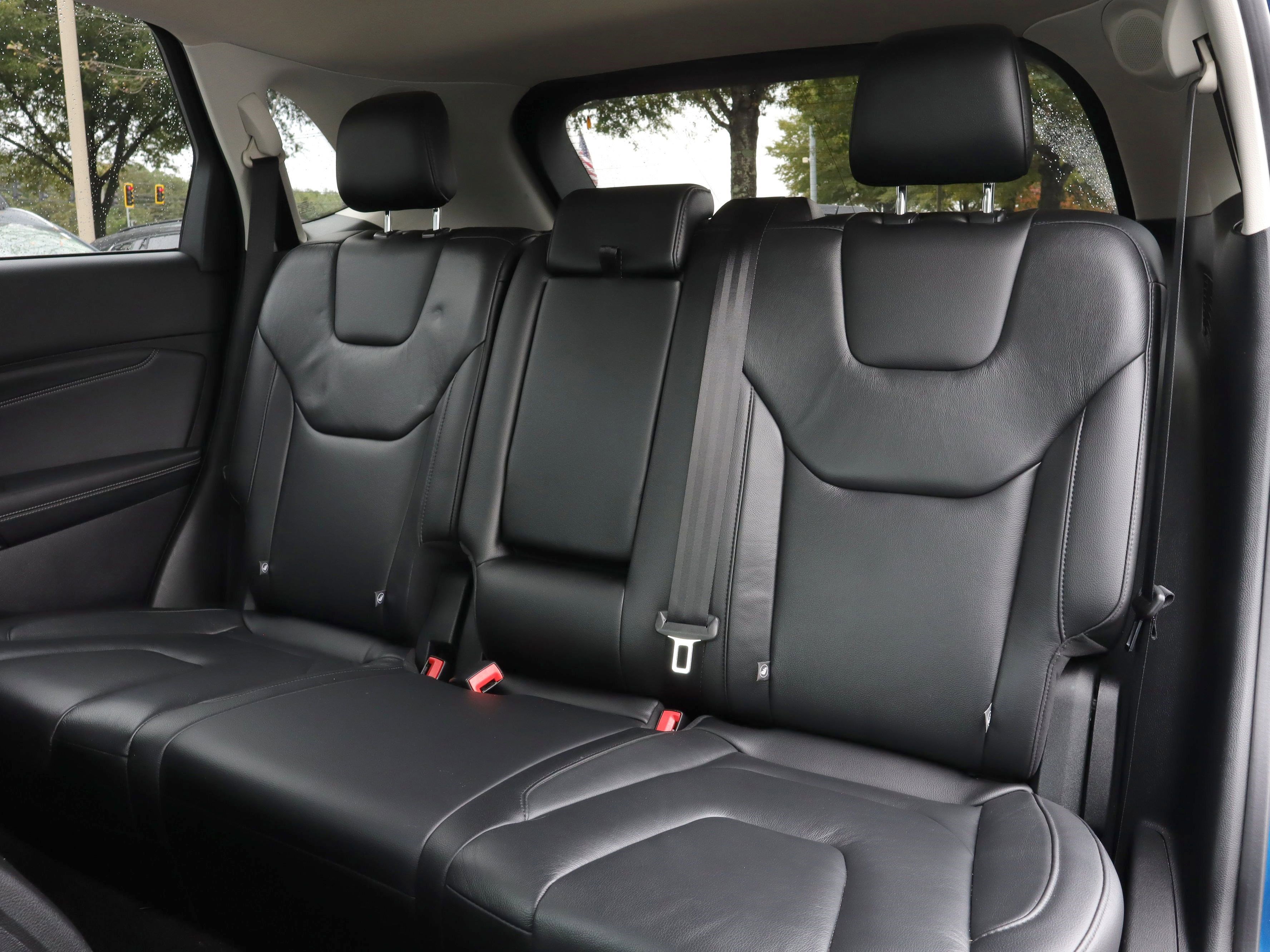 Used 2020 Ford Edge Titanium image 8