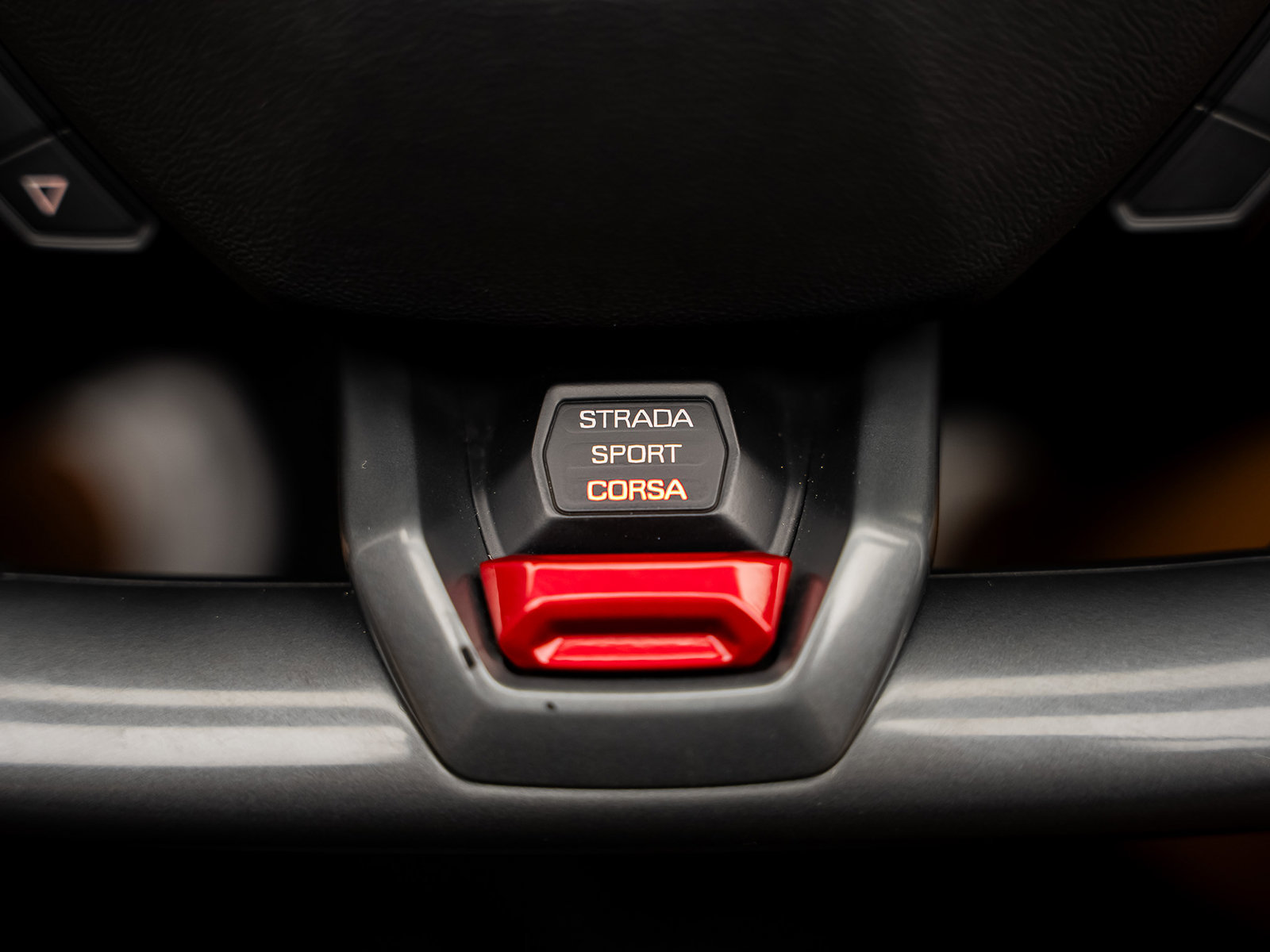 Used 2018 Lamborghini Huracan LP 580-2 RWD image 38