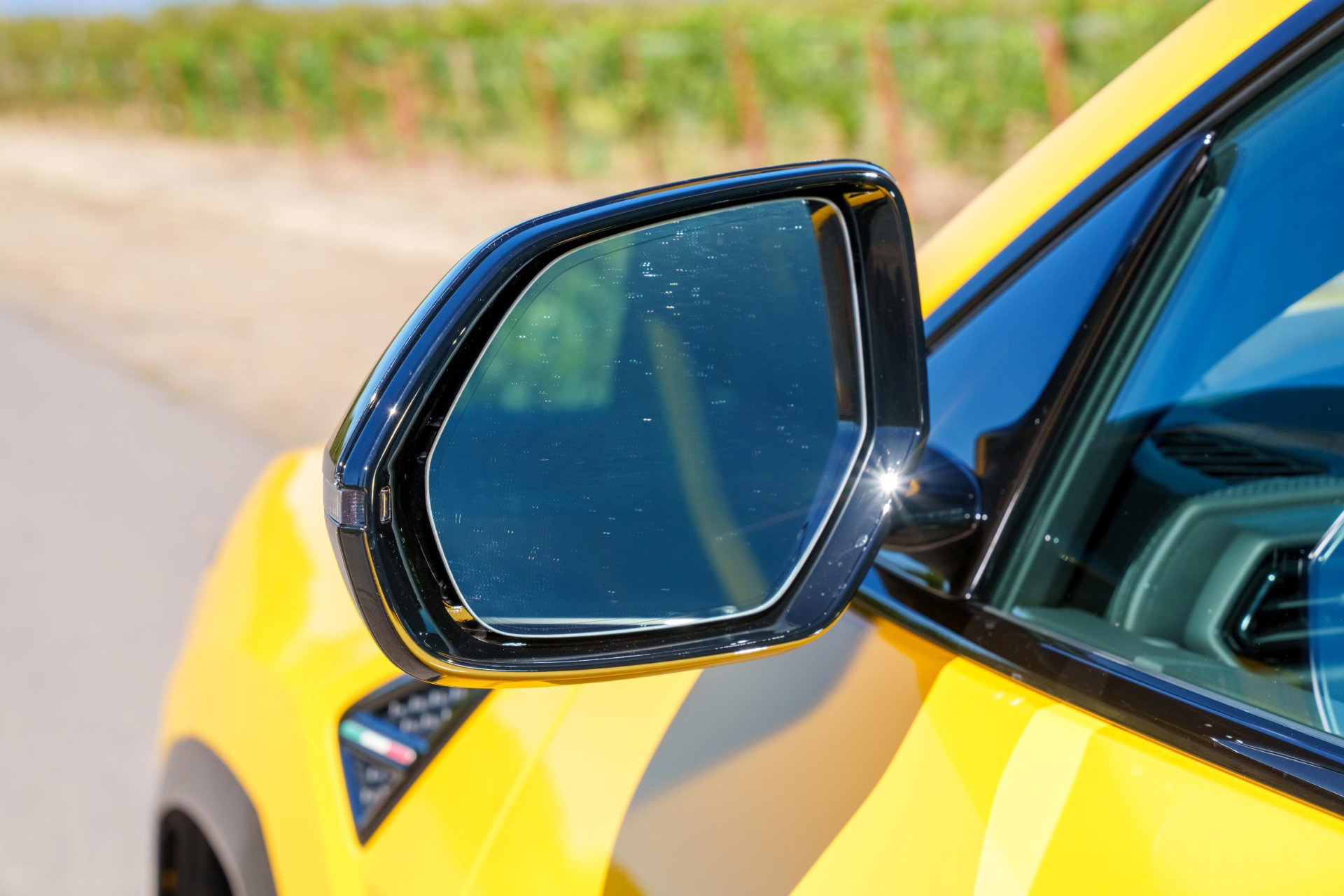 Used 2025 Lamborghini Urus SE image 16