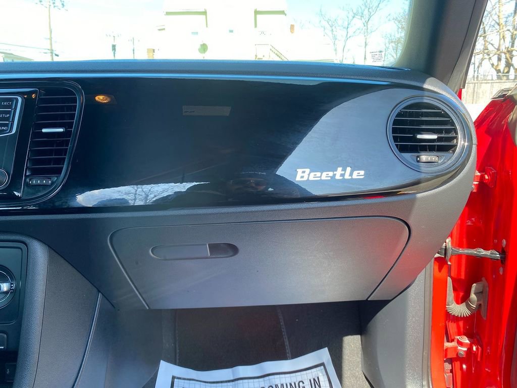 Used 2019 Volkswagen Beetle 2.0T SE image 28