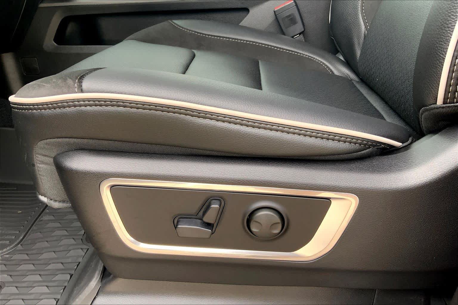 New 2026 RAM 1500 Laramie w/ Night Edition AWD/4WD image 18