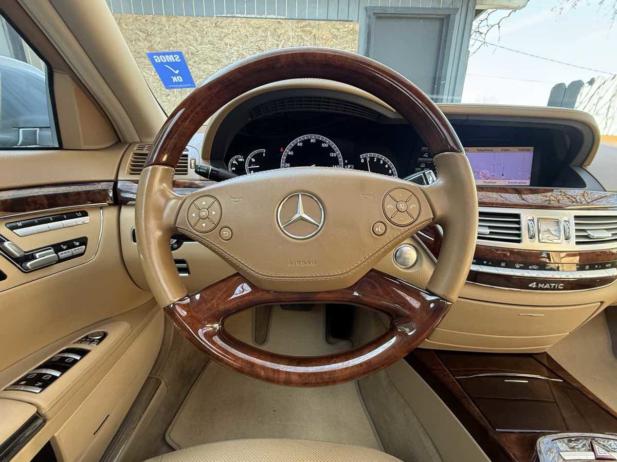 Used 2012 Mercedes-Benz S 550 4MATIC Sedan image 17
