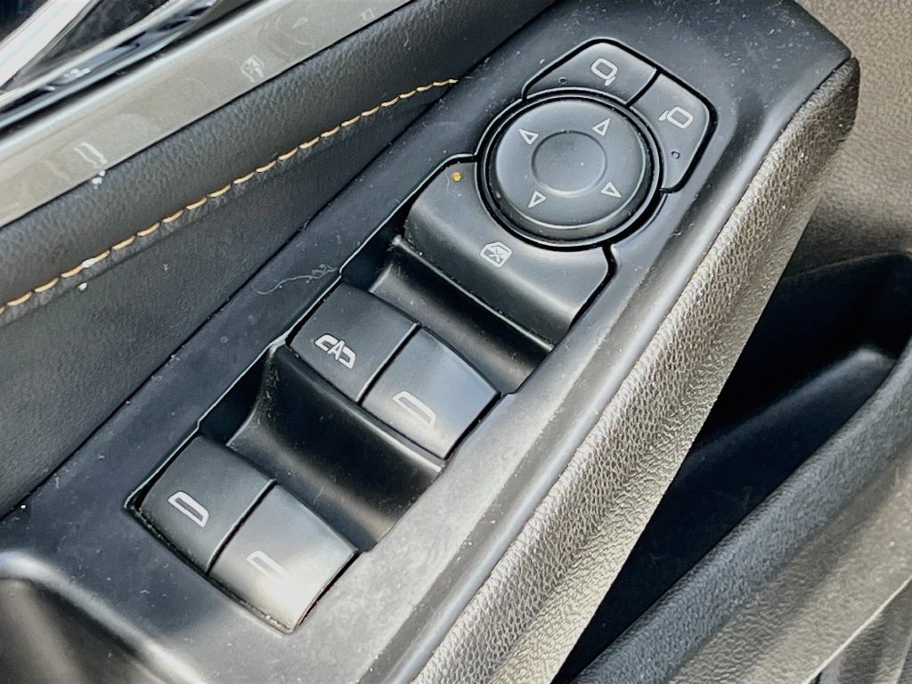 Used 2021 Chevrolet Traverse LT FWD image 18