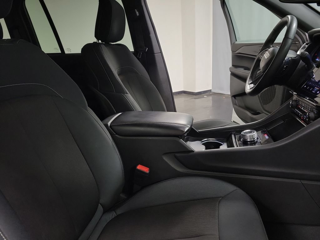 Used 2024 Jeep Grand Cherokee Laredo w/ Luxury Tech Group I AWD/4WD image 21