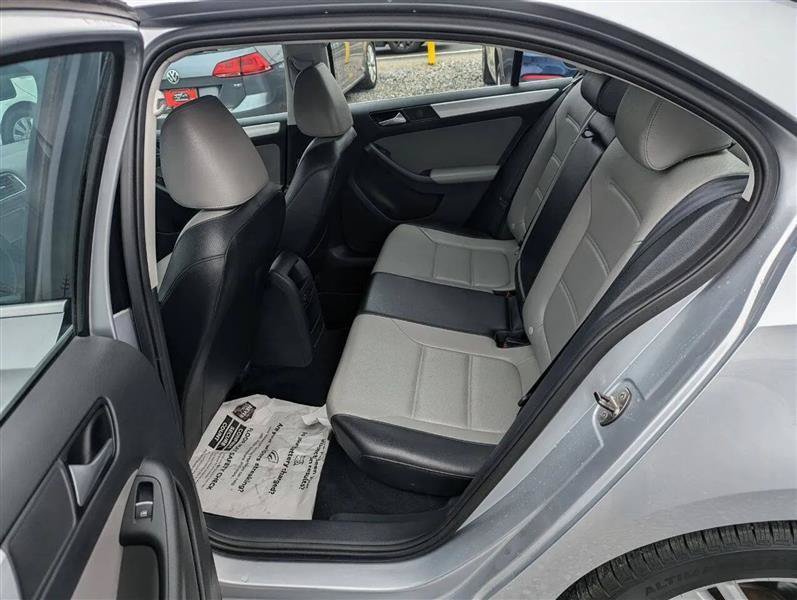 Used 2014 Volkswagen Jetta SEL FWD image 16