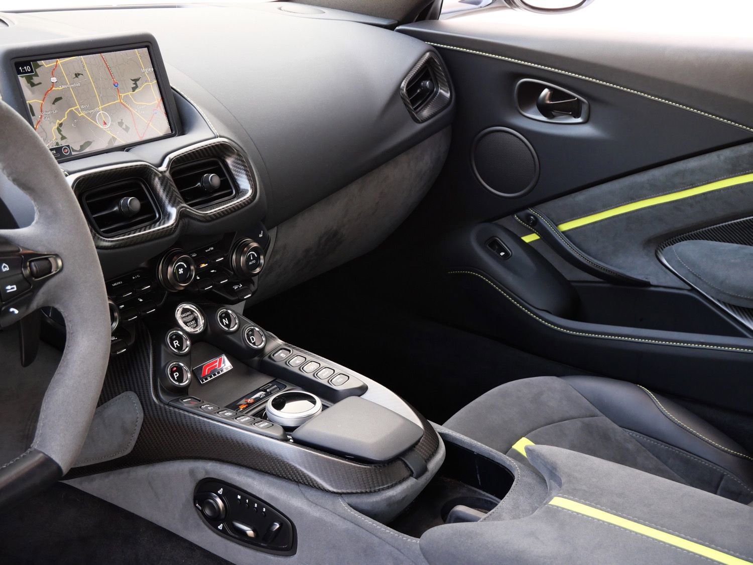 Used 2023 Aston Martin V8 Vantage Coupe image 10