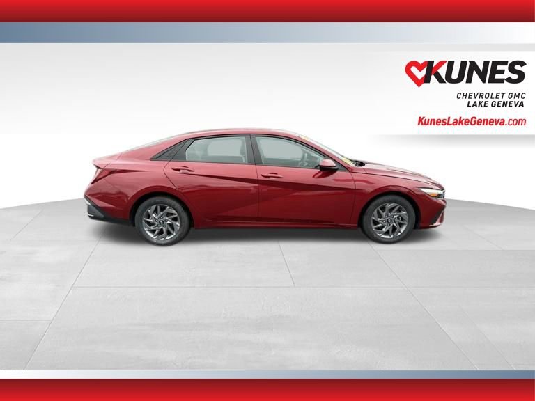 Used 2024 Hyundai Elantra SEL FWD image 3