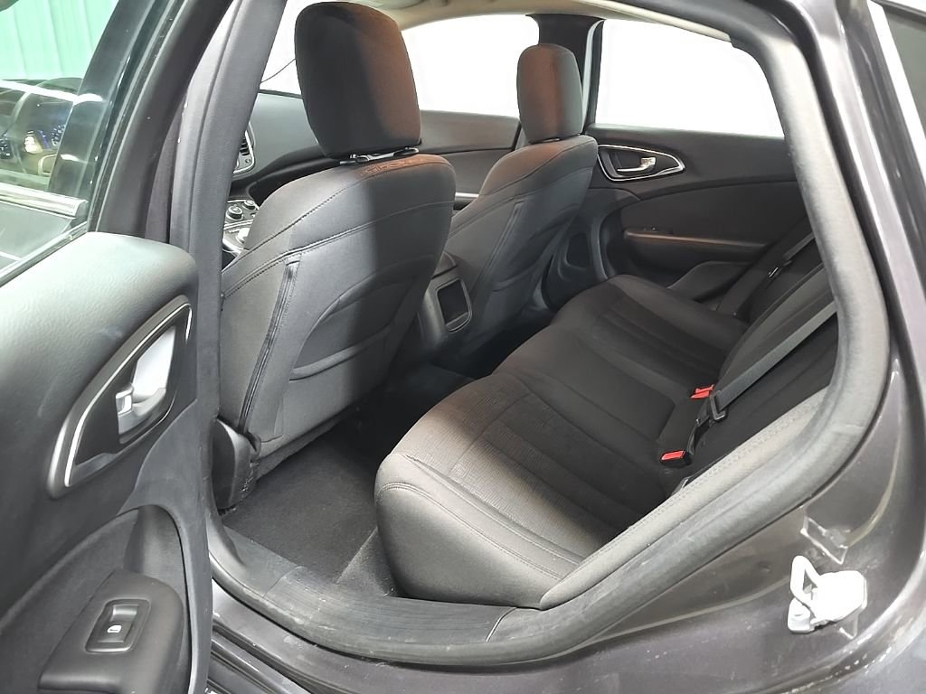 Used 2015 Chrysler 200 Limited w/ Convenience Group image 30