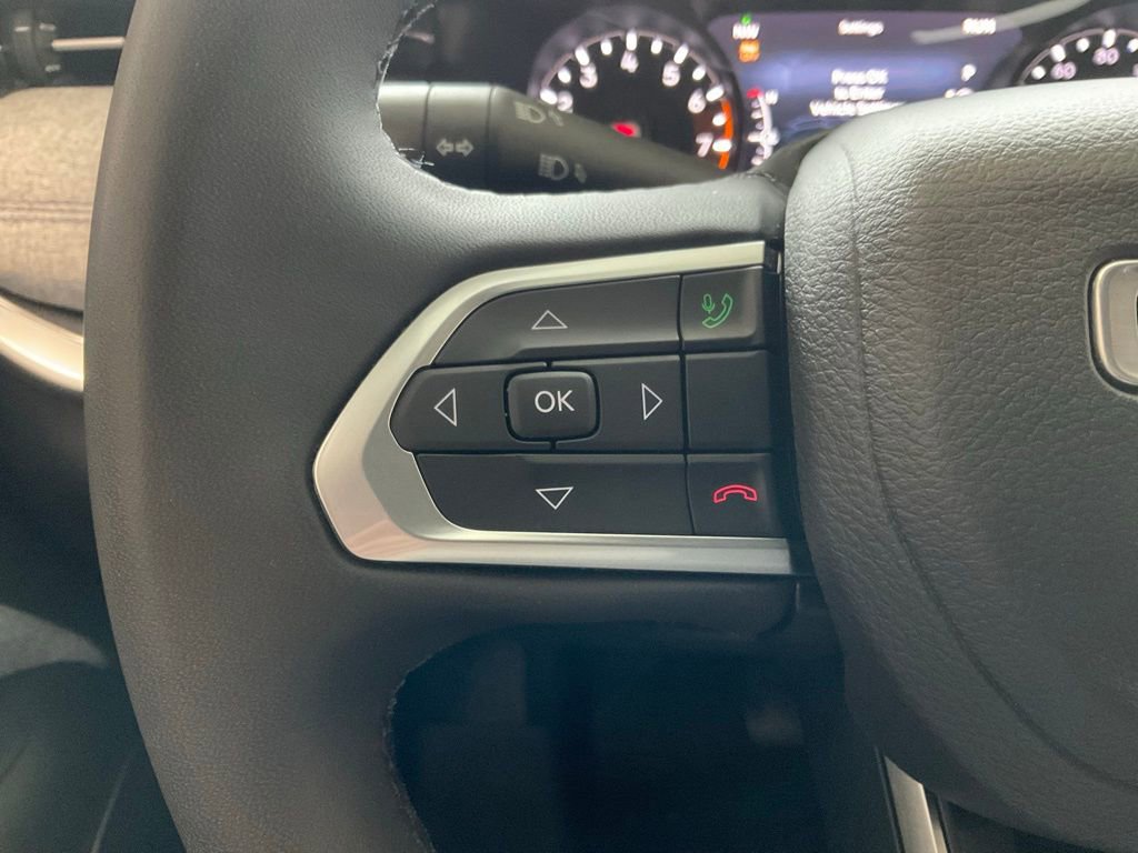 Used 2024 Jeep Compass Latitude image 13