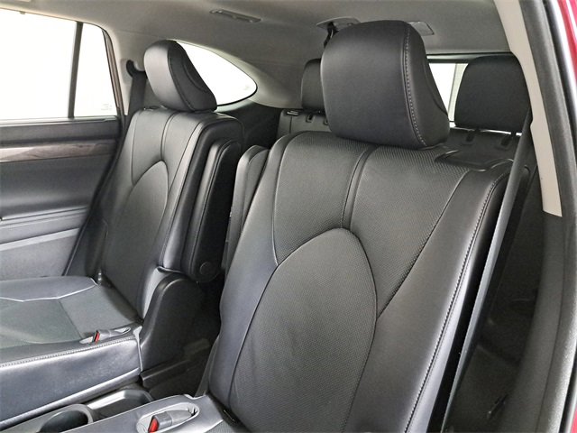 Used 2023 Toyota Highlander Limited image 13