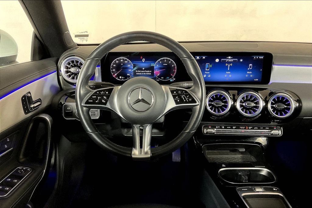 Used 2025 Mercedes-Benz CLA 250 image 4