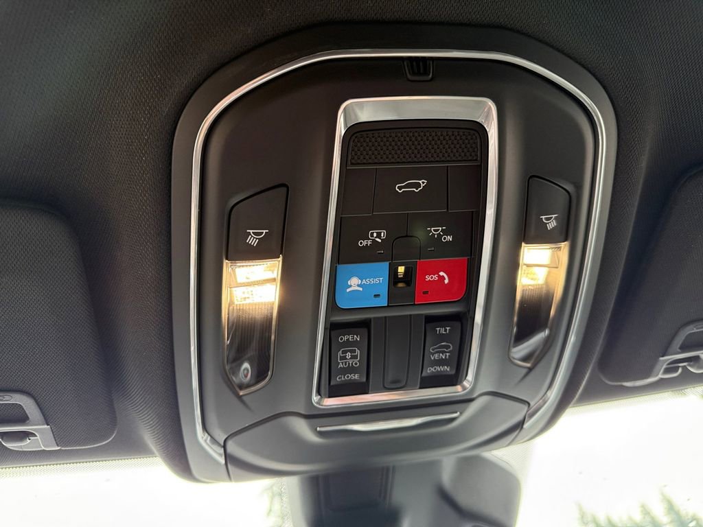 New 2025 Jeep Grand Cherokee L Altitude image 24