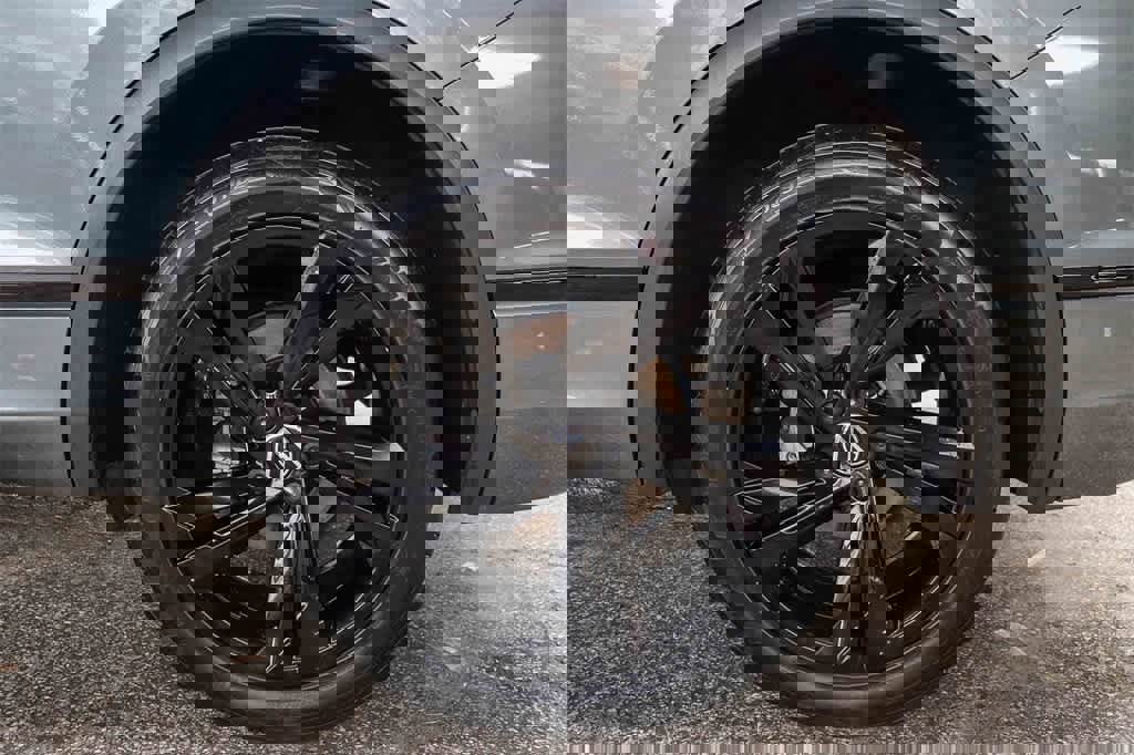 Used 2023 Volkswagen Tiguan SE R-Line image 10