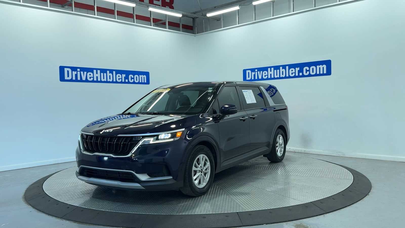 Used 2023 Kia Carnival LX FWD image 3