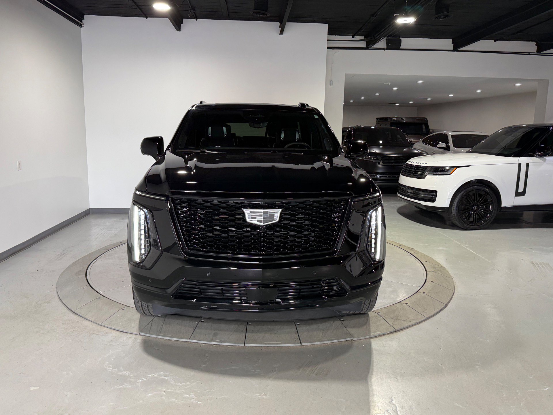 Used 2025 Cadillac Escalade Sport Platinum w/ LPO, ONYX Package image 6