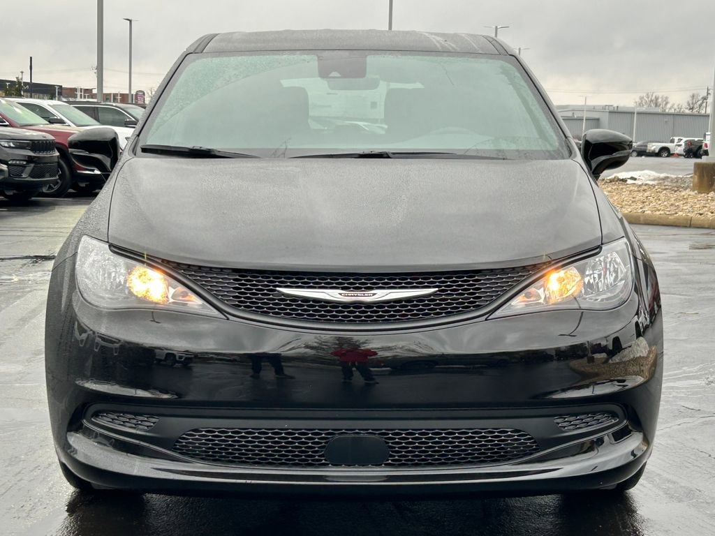 New 2026 Chrysler Voyager LX image 2