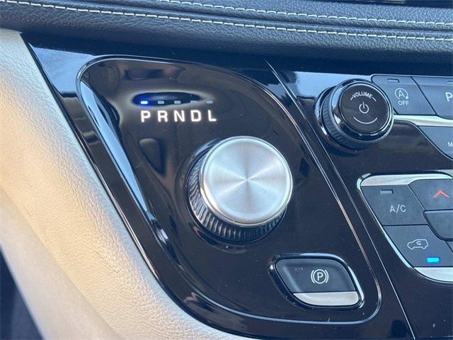 Used 2023 Chrysler Pacifica Touring-L image 15