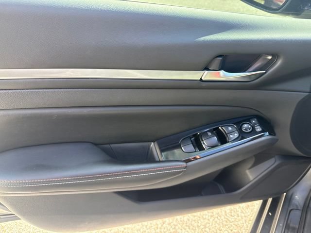 Used 2024 Nissan Altima 2.0 SR FWD image 17