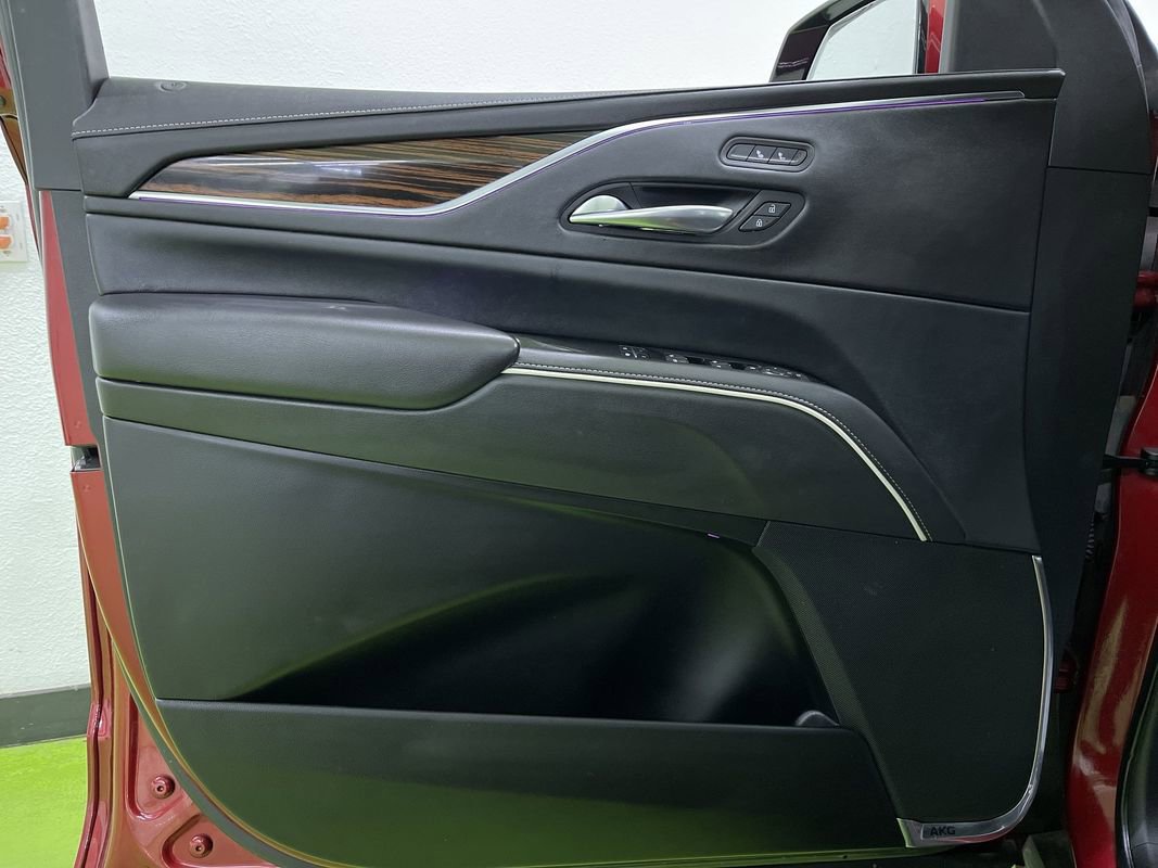 Used 2022 Cadillac Escalade Luxury w/ LPO, Illumination Package image 17