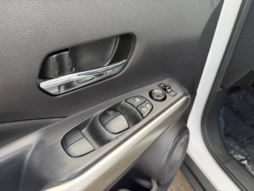 Used 2019 Nissan Kicks SR w/ SR Premium Package image 16