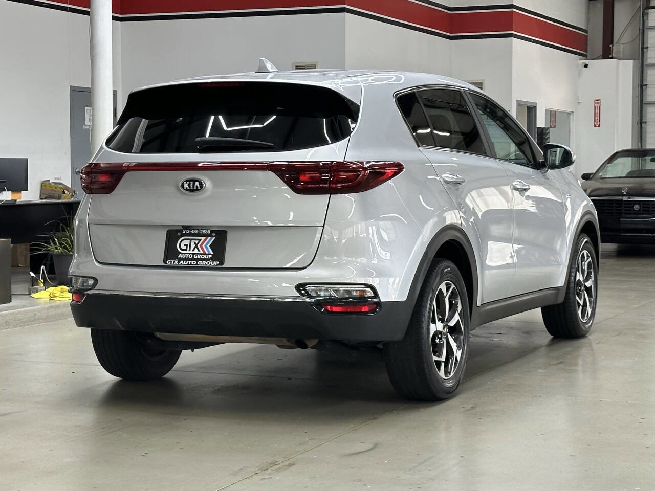 Used 2020 Kia Sportage LX image 2