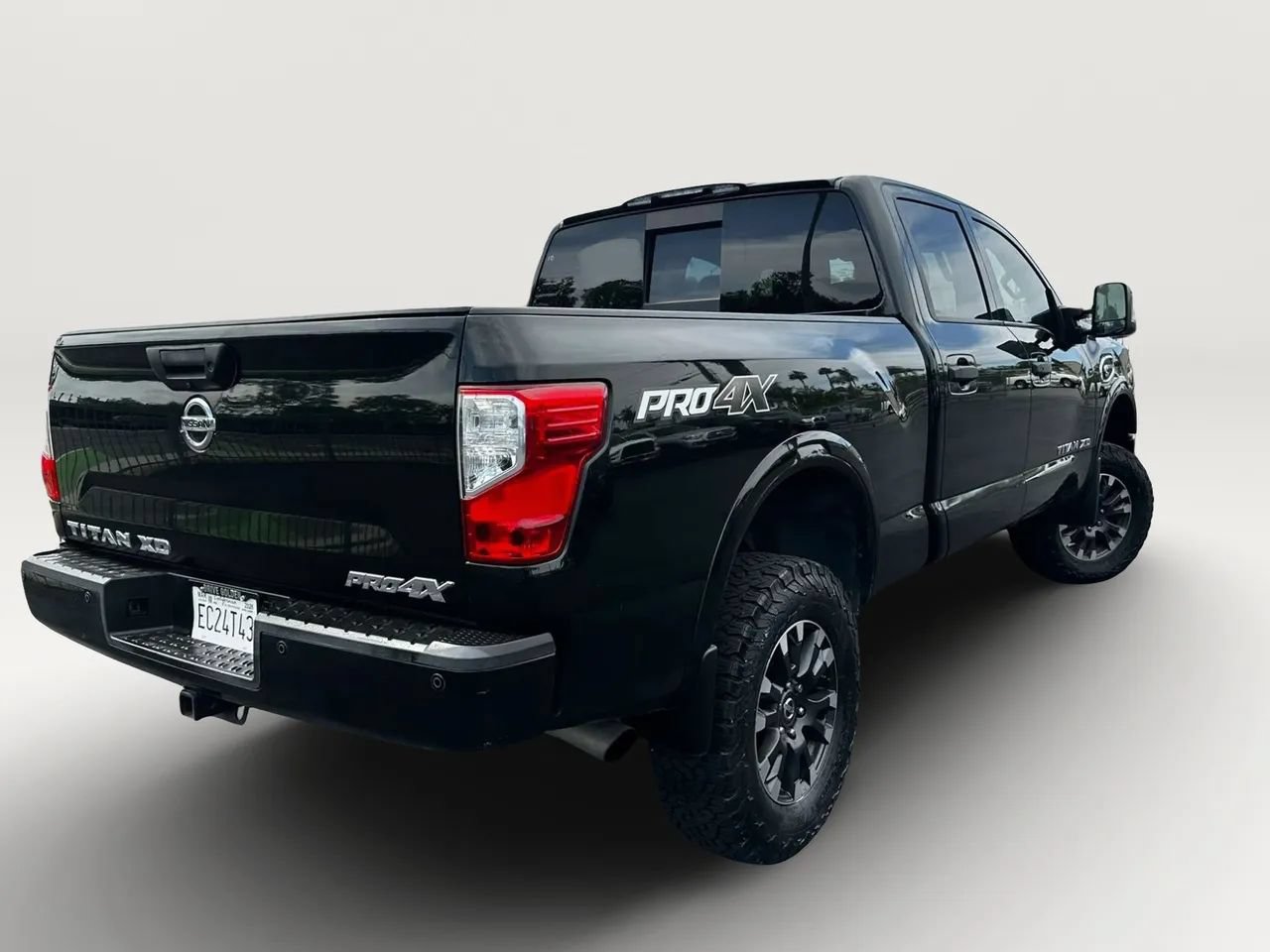 Used 2017 Nissan Titan PRO-4X w/ Pro-4x Convenience Package AWD/4WD image 17