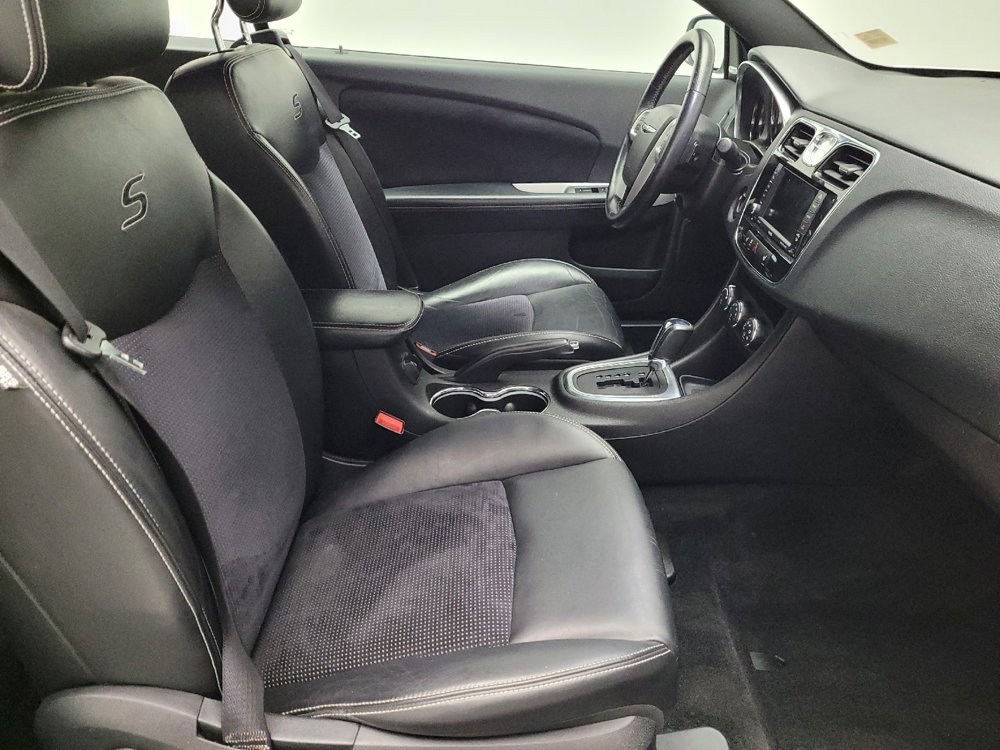 Used 2014 Chrysler 200 S FWD image 21