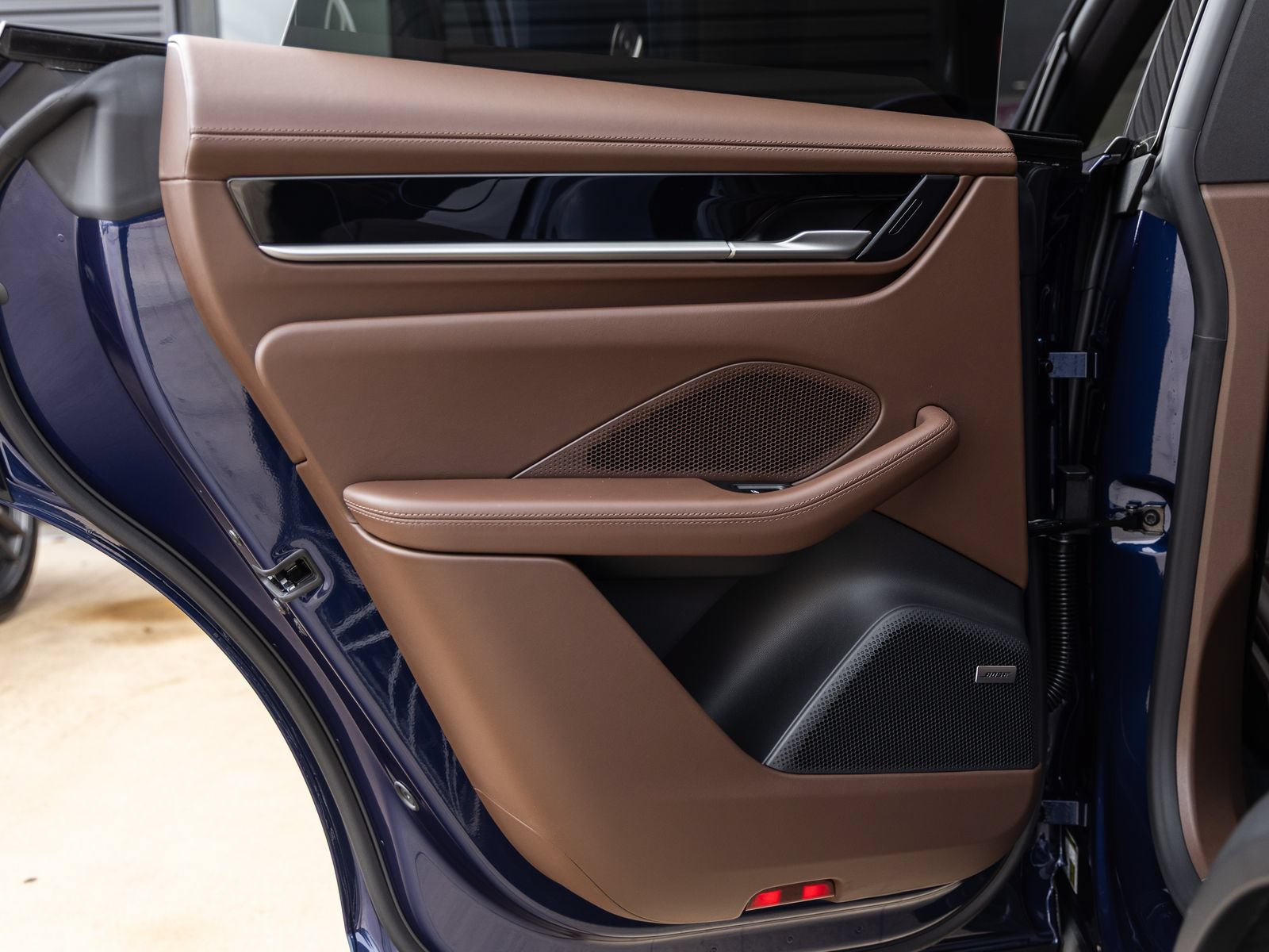 New 2026 Porsche Macan 4 Electric AWD/4WD image 33