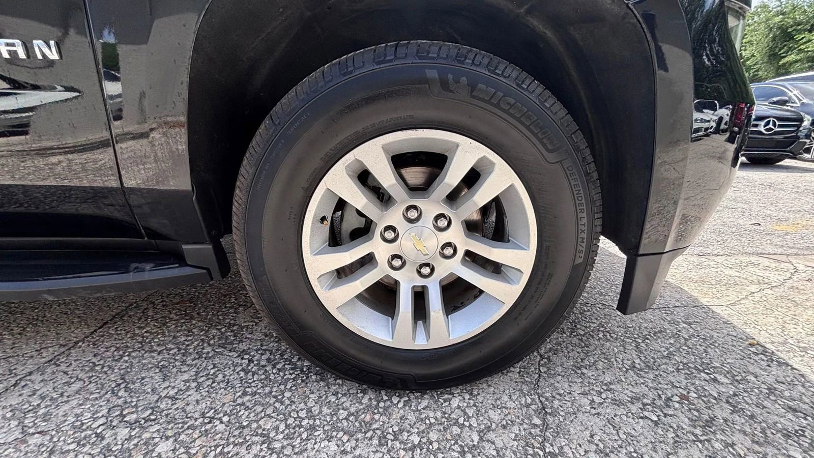 Used 2018 Chevrolet Suburban LT RWD image 23
