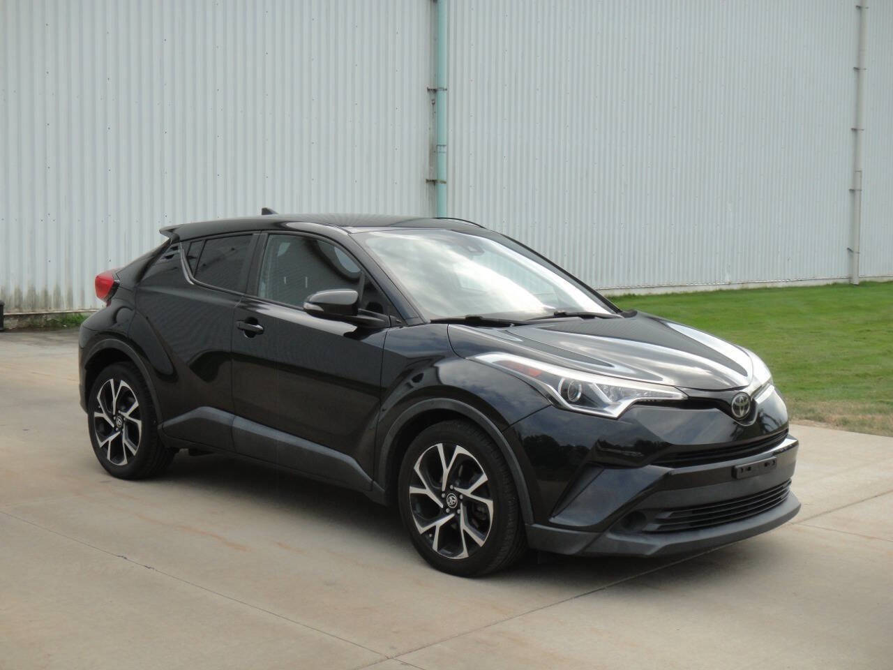 Used 2018 Toyota C-HR XLE image 4