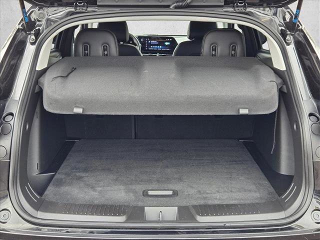 Used 2025 Chevrolet Trax LT w/ LT Convenience Package image 6