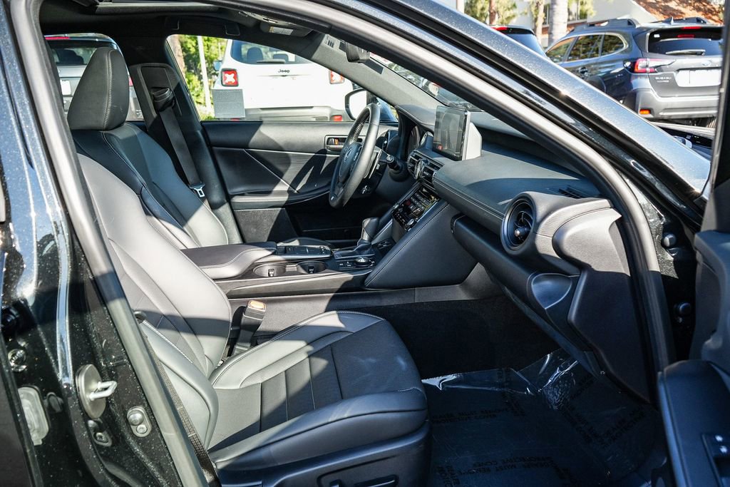 Used 2025 Lexus IS 350 F Sport RWD image 17