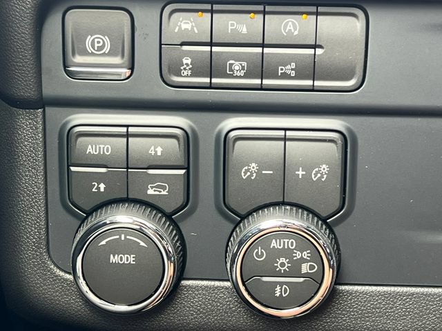 New 2026 Chevrolet Suburban LT w/ Comfort Package AWD/4WD image 19