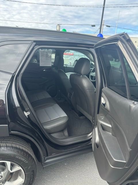 Used 2025 Chevrolet Trax LT image 10